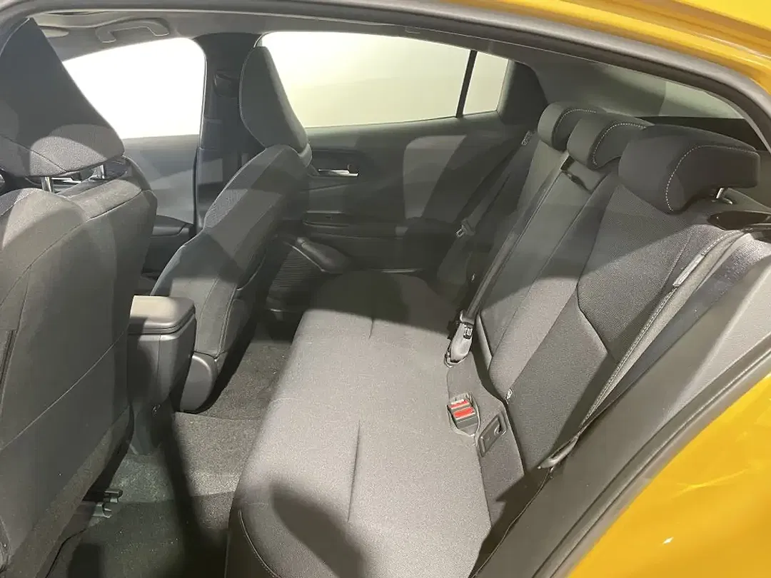 Toyota Prius PHEV Executive - Thumbnail 8
