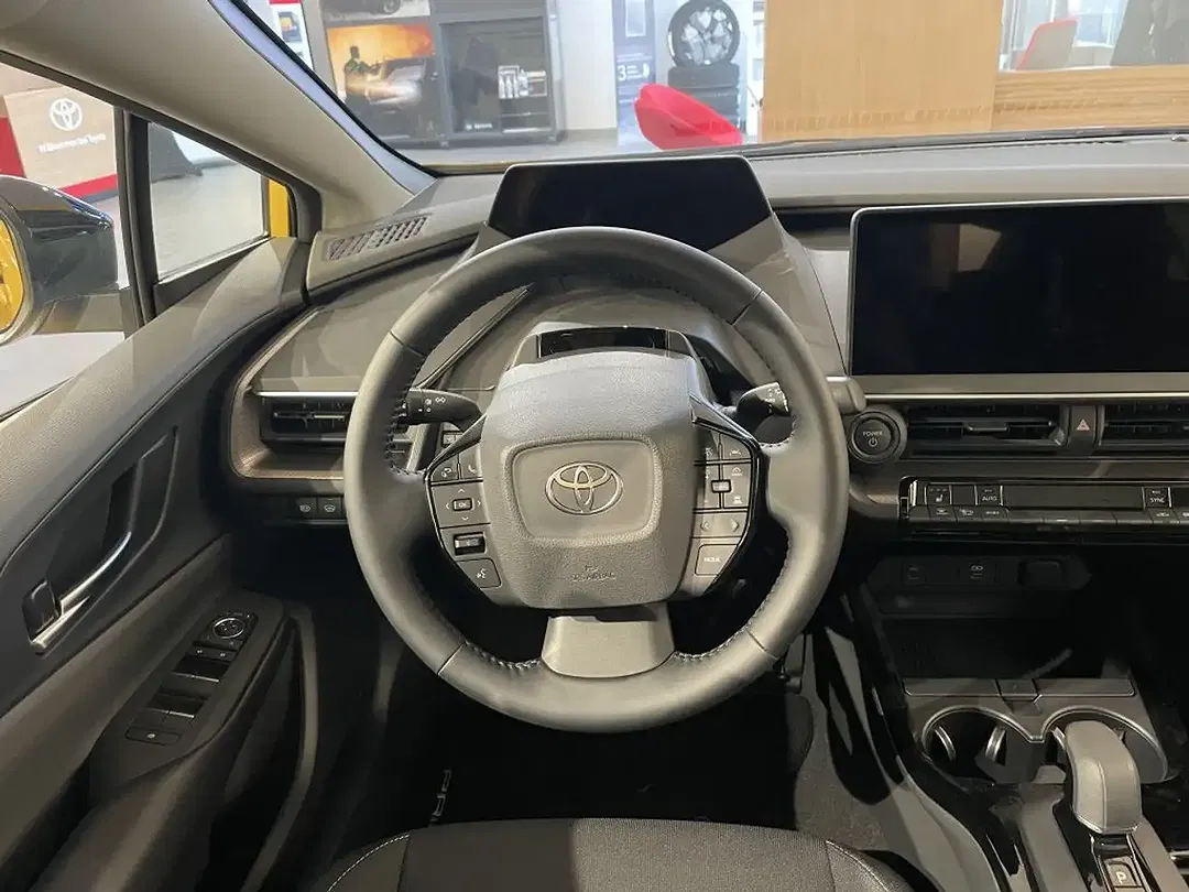 Toyota Prius PHEV Executive - Thumbnail 9