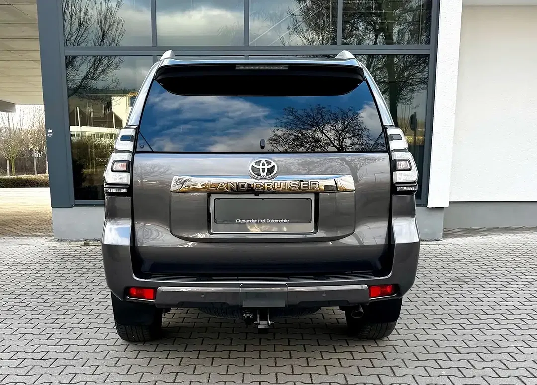 Toyota Land Cruiser - Thumbnail 10