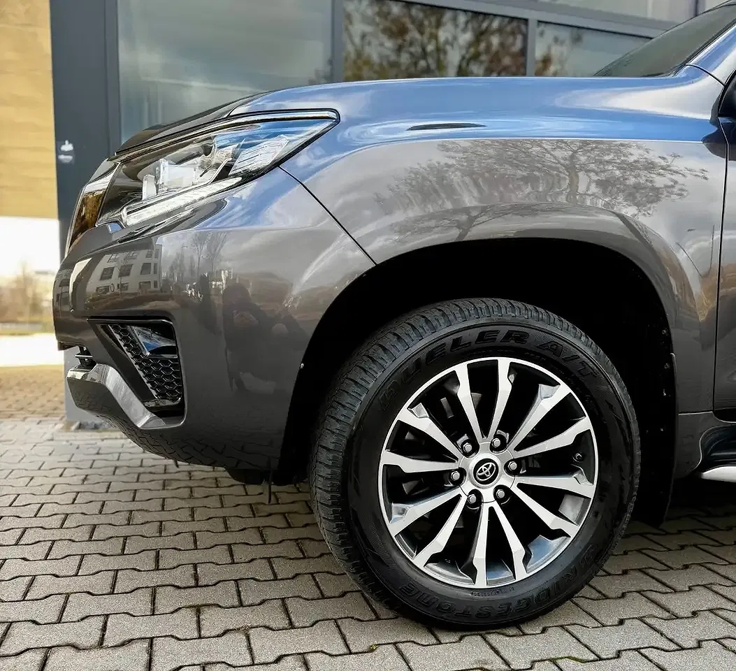 Toyota Land Cruiser - Thumbnail 6