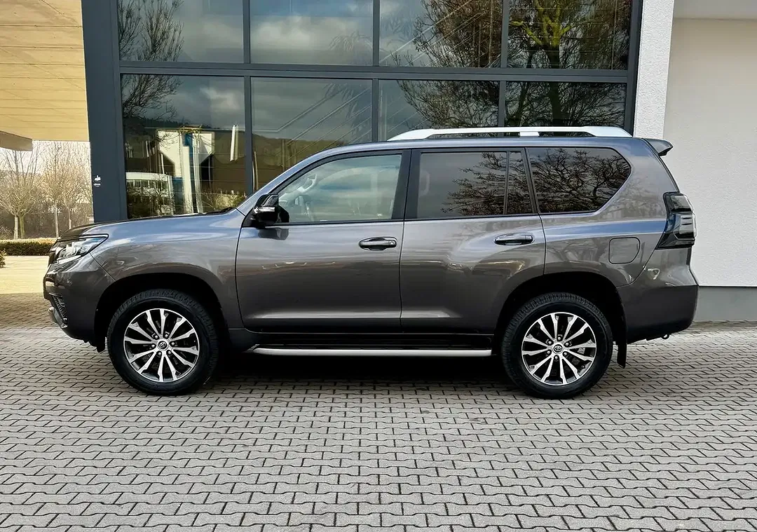 Toyota Land Cruiser - Thumbnail 7
