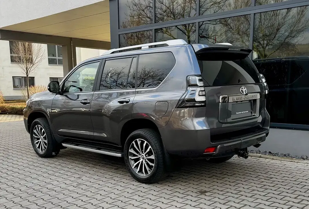 Toyota Land Cruiser - Thumbnail 8