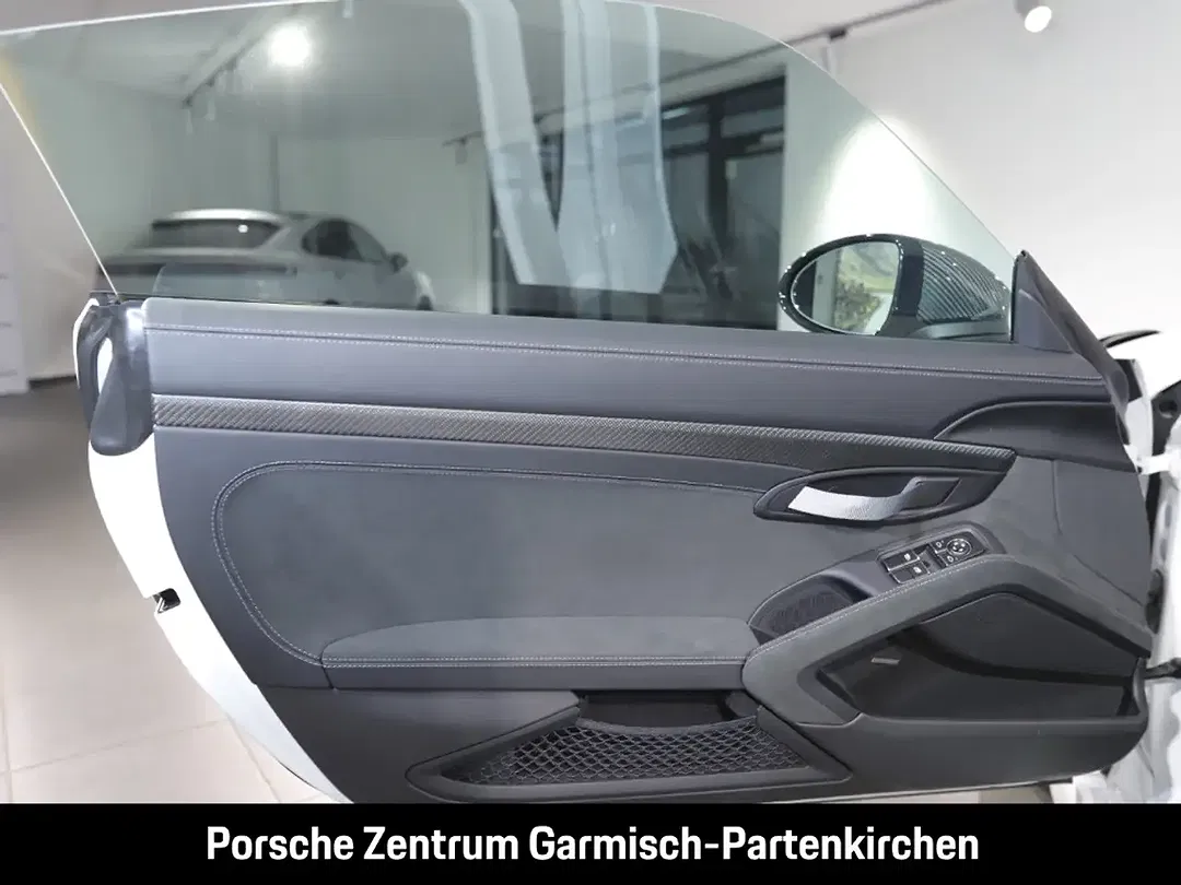 Porsche 718 Spyder RS - Thumbnail 14