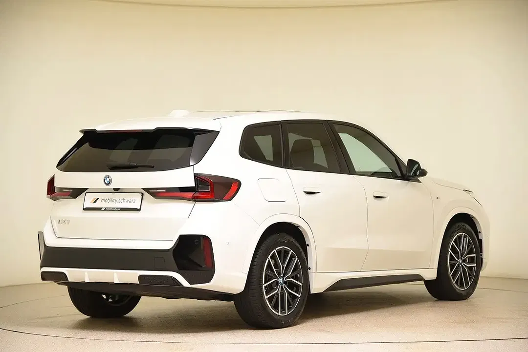 BMW iX1 xDrive M Sport - Thumbnail 3