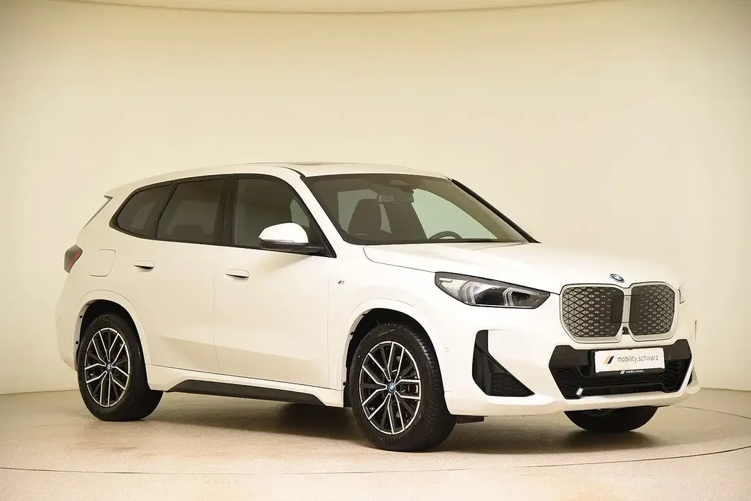 BMW iX1 xDrive M Sport - Thumbnail 4
