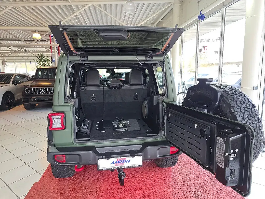 Jeep Wrangler Unlimited Rubicon - Thumbnail 10
