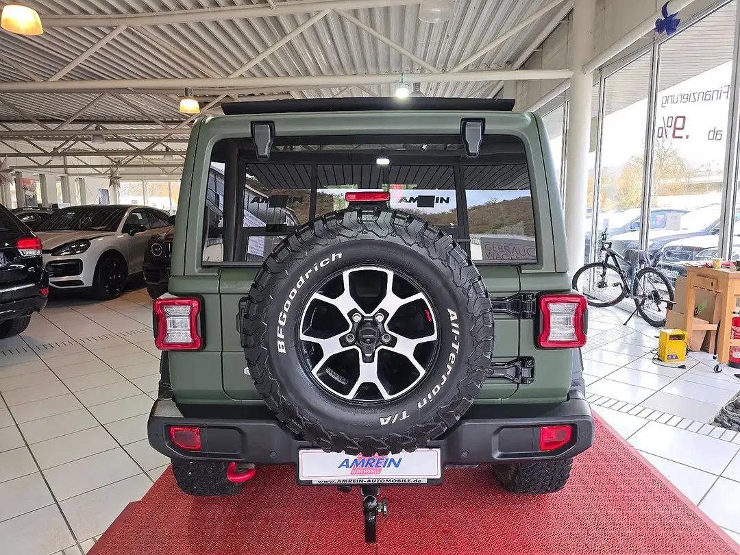 Jeep Wrangler Unlimited Rubicon - Thumbnail 8