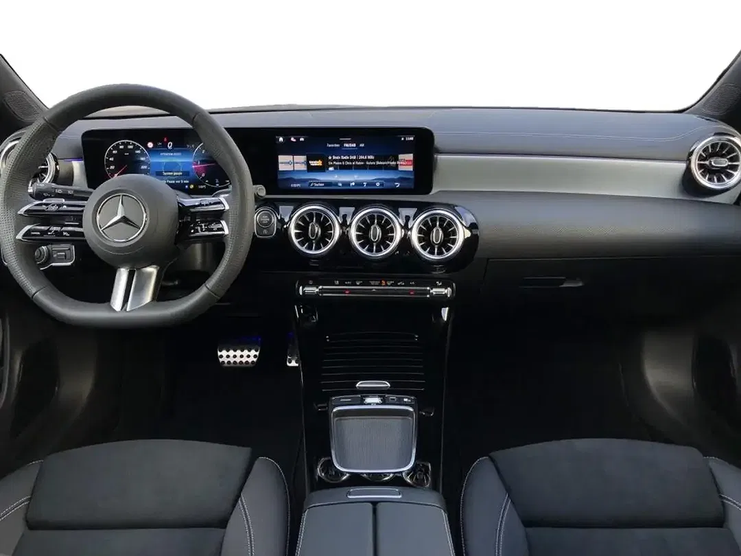 Mercedes-Benz CLA 220 AMG MBUX Night - Thumbnail 4