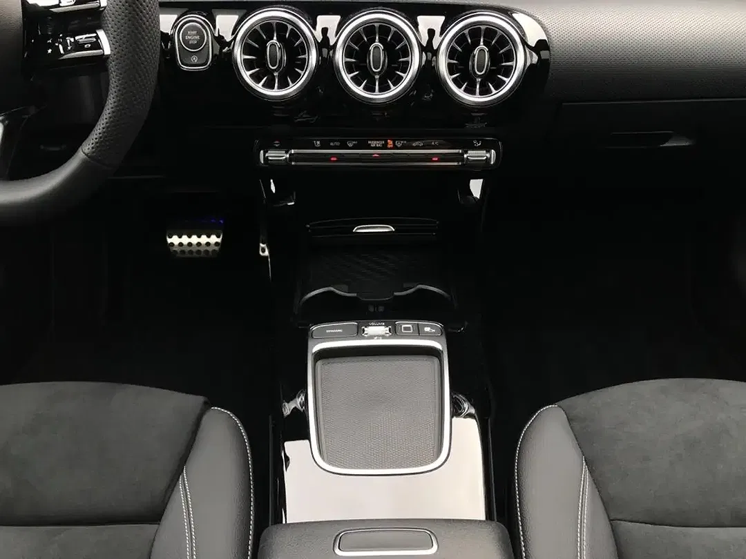 Mercedes-Benz CLA 220 AMG MBUX Night - foto 14