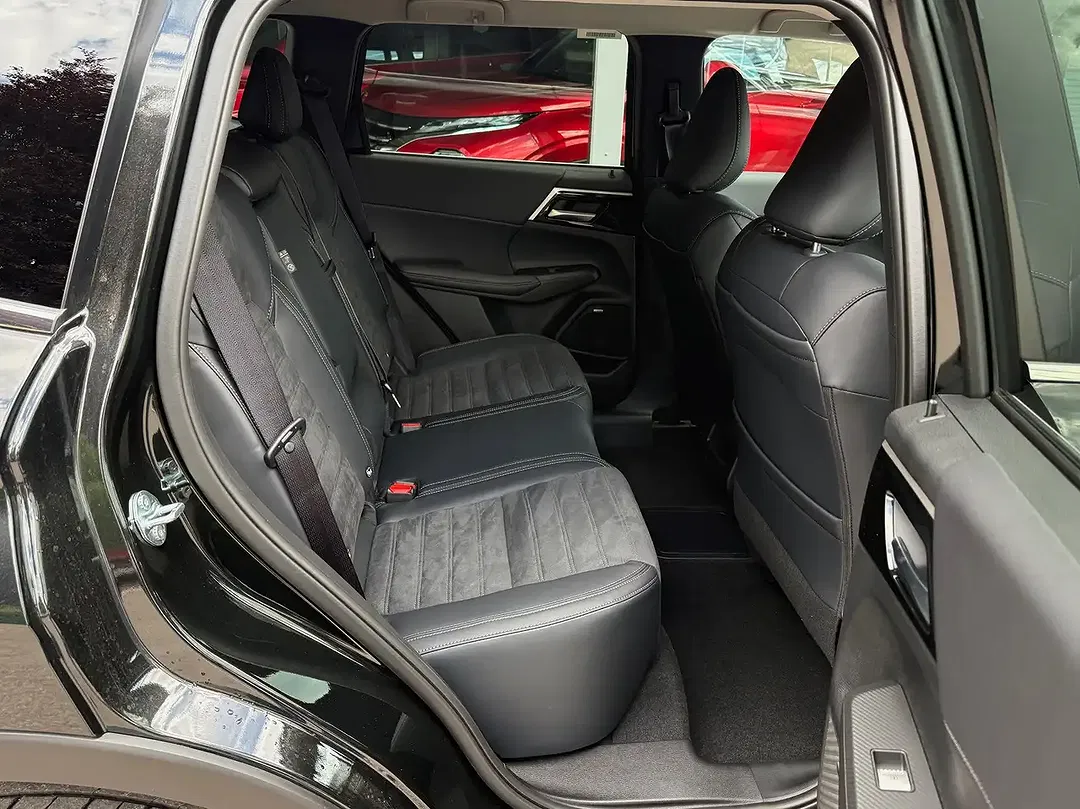 Mitsubishi Outlander 2.4 PHEV Hybrid 4WD Intro Edition - Thumbnail 13