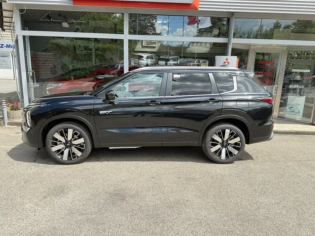 Mitsubishi Outlander 2.4 PHEV Hybrid 4WD Intro Edition - Thumbnail 3