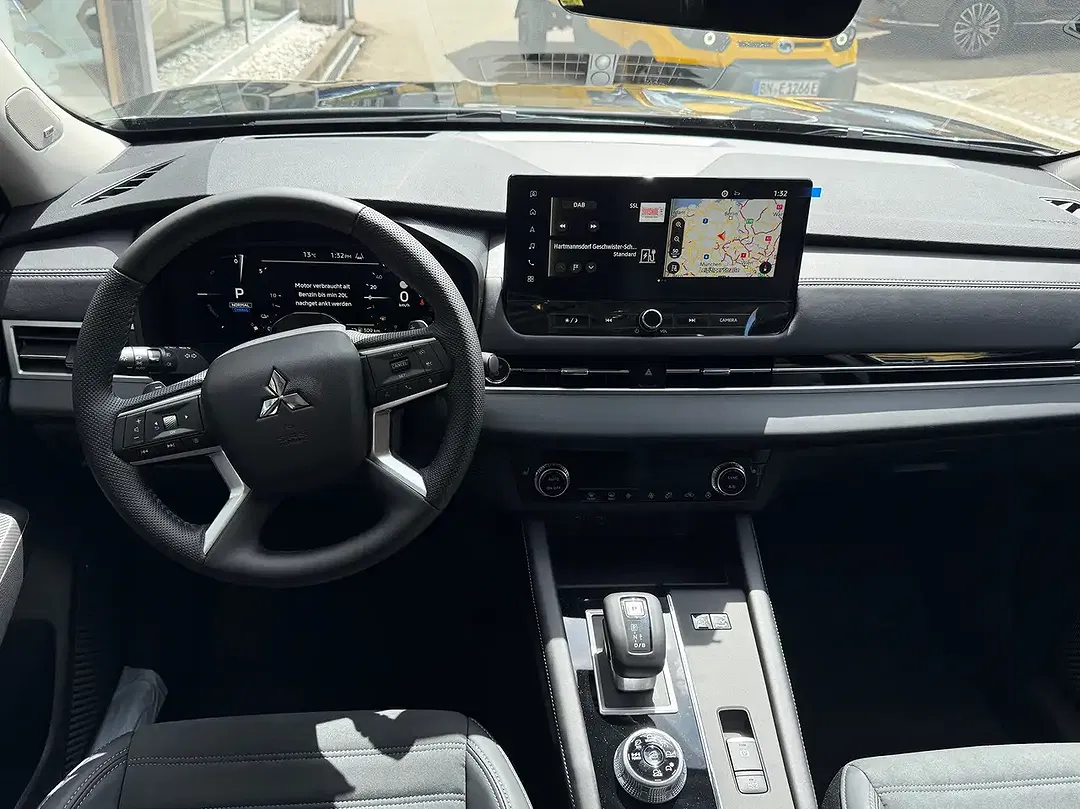 Mitsubishi Outlander 2.4 PHEV Hybrid 4WD Intro Edition - Thumbnail 9